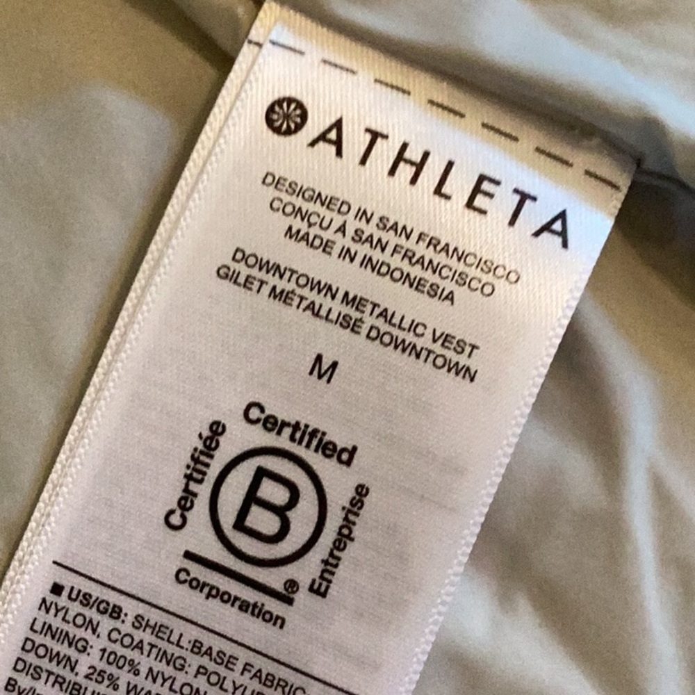 Athleta Metallic Silver Downtown Puffer Vest Size Large NWOT - Picture 8 of 13